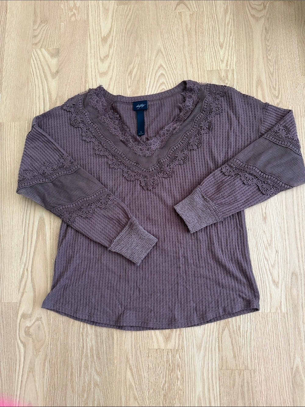 Daytrip Mauve Lace-Trim Waffle Knit V-Neck Long Sleeve Top
